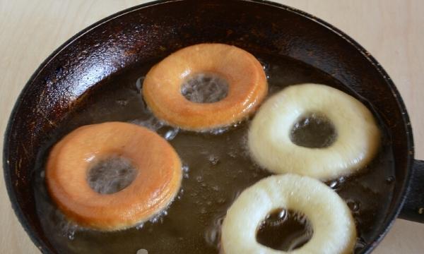 Classic doughnuts - step by step recipe with photos. How to make classic doughnuts?