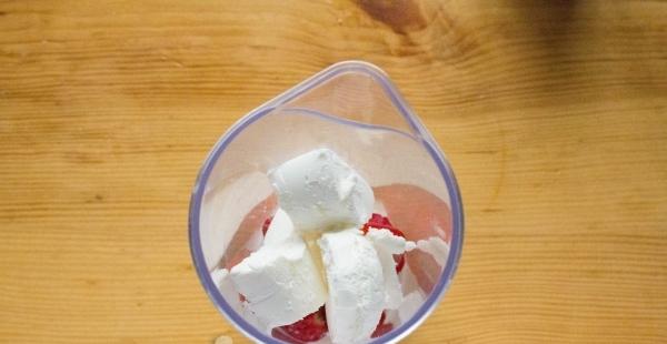 Fruit cocktail with ice cream, recipe with photo