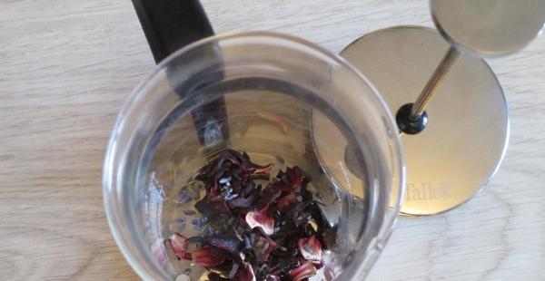 Tea with lavender and cardade, recipe with photo