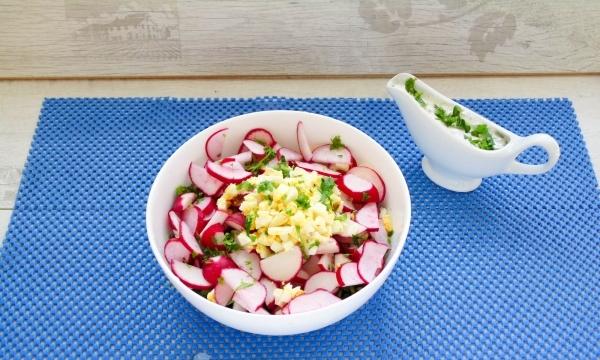 Salad with ramson, egg and radish - step by step recipe
