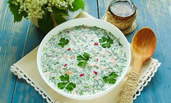 Ocroshka with sour cream - a recipe with photos step by step. How to cook okroshka on sour cream?