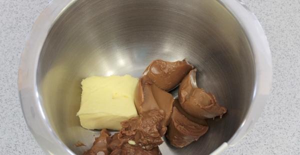 Cream of boiled condensed milk and butter, recipe with photo