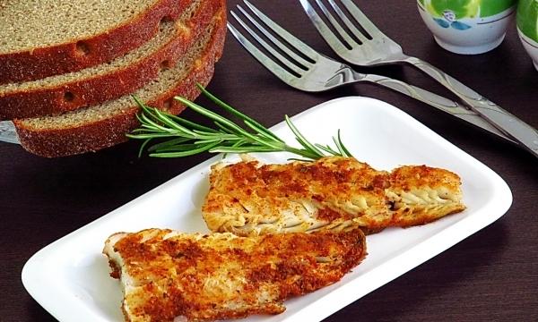 Fried fish in parchment (pollock
