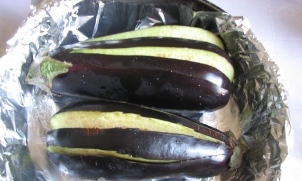 Eggplant fan with brynza baked in the oven, recipe with photo