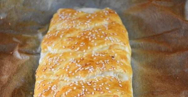 Roll with ham and cheese, recipe with photo. How to make a roll of puff pastry, ham and cheese?