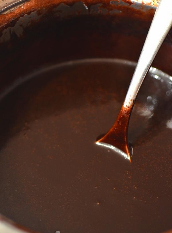 Glossy chocolate frosting - recipe with photo