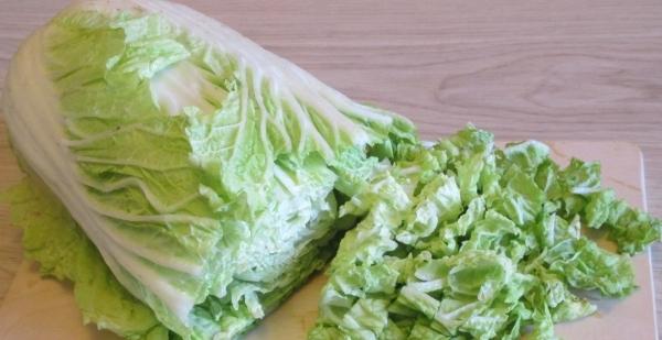 Caesar salad with Peking cabbage and chicken - step by step recipe with photos