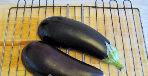 Eggplant with garlic in the oven - recipe with photo step by step + reviews. How to bake eggplants with garlic in the oven?
