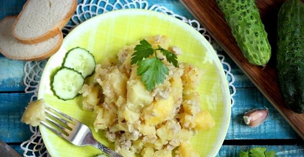 Potatoes with minced meat in the multicooker, recipe with photo. How to cook stewed potatoes with minced meat in the multicooker?