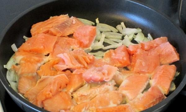 Pink salmon pie - step by step recipe + reviews